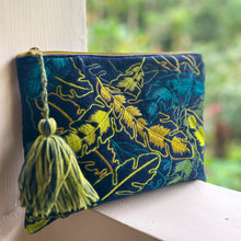 Load image into Gallery viewer, velvet embroidered bag with tassel
