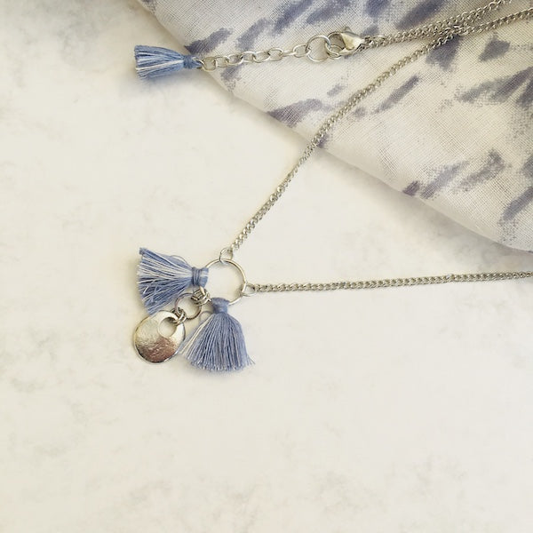 Blue short tassel necklace