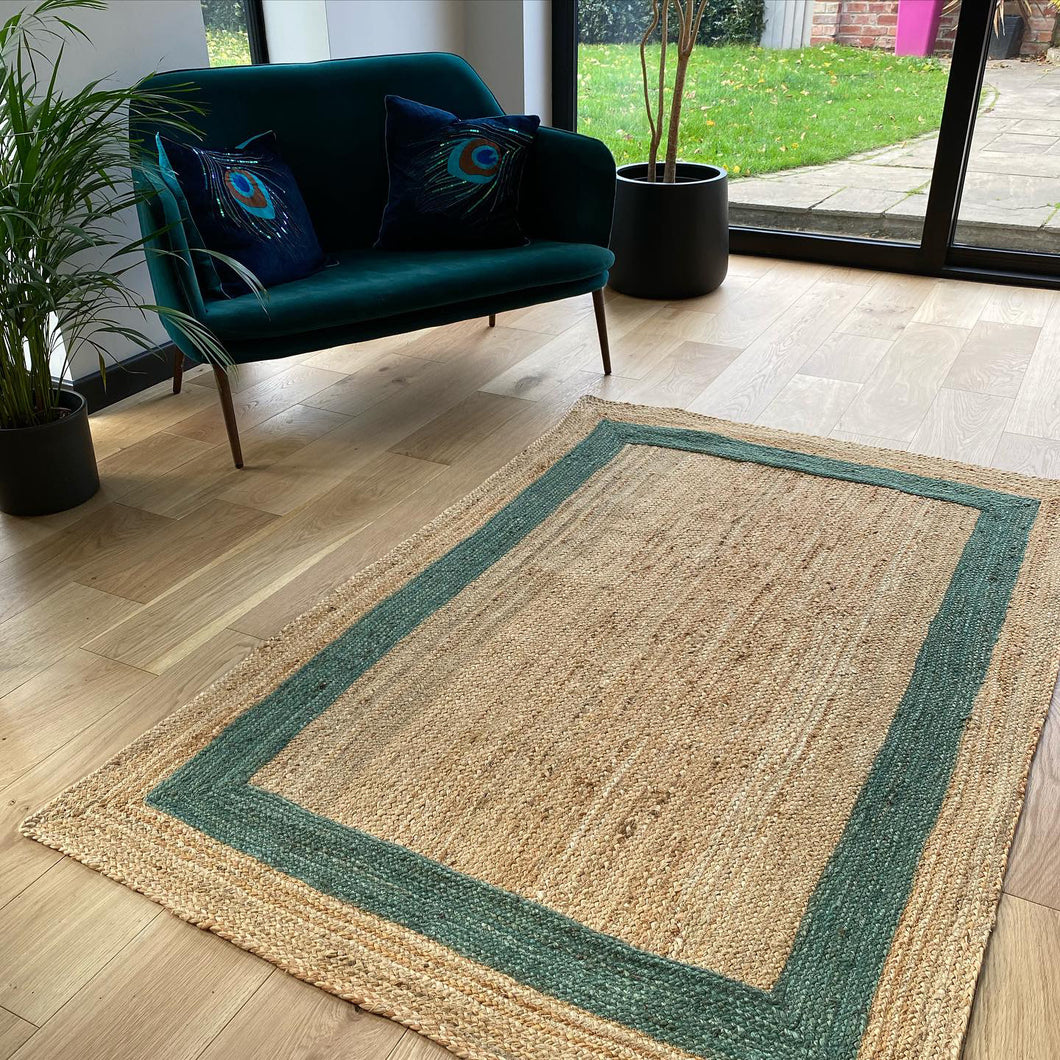 Jute rug with green border